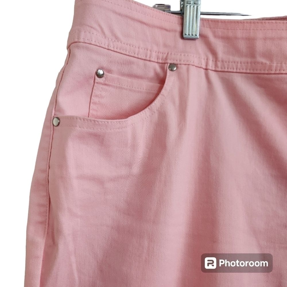 Kim Roger's pink Capris - Picture 3 of 5